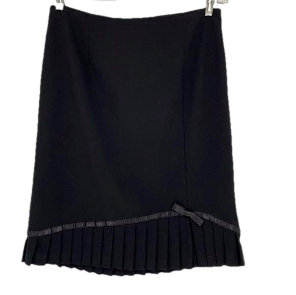 Requirements Edgy Chic Dark Academia Black swish bottom pleated skirt